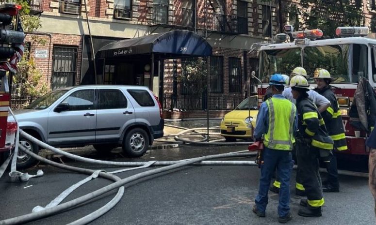 Se registra incendio en edificio de NY: 3 bomberos resultaron heridos