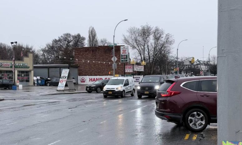 Disminuye un centavo la gasolina en Nueva York, según AAA