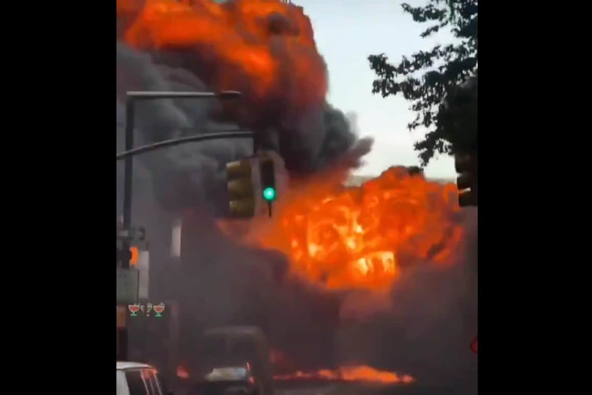 Mta R110 Explosion Investigan estallido de vehículo de la MTA en distrito financiero de NY ...