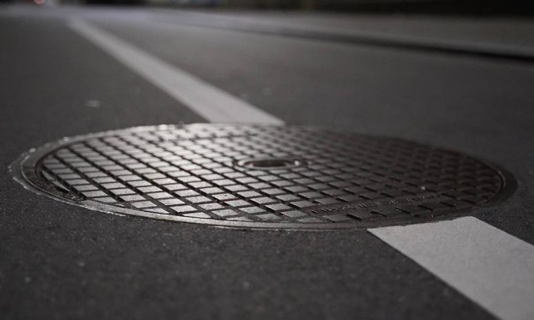 Investigan la salida de 5 personas de una alcantarilla en Nueva York