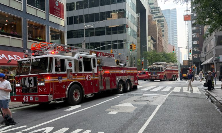 Investigan derrumbe parcial de edificio de oficinas en Long Island