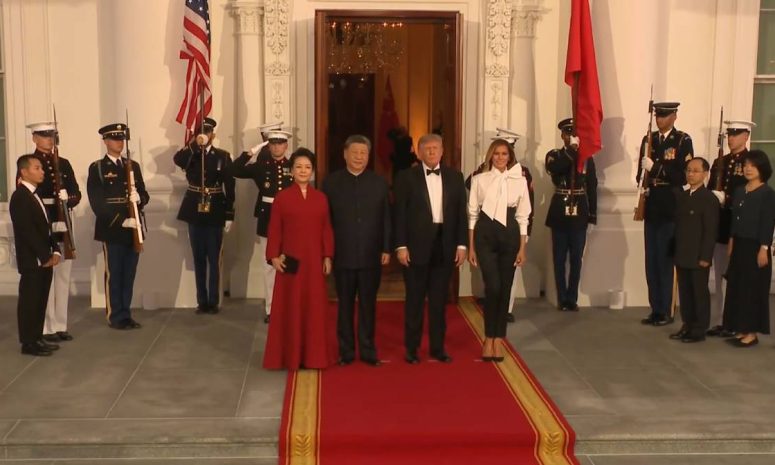 Reciben Trump y Melania a Xi Jinping en cena de Estado