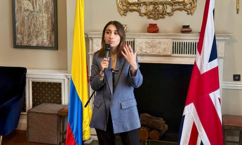 Acusan a excanciller colombiana de usar el polígrafo con su niñera