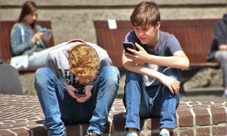 Prohibirá la Unión Europea las redes sociales a menores de 13 años