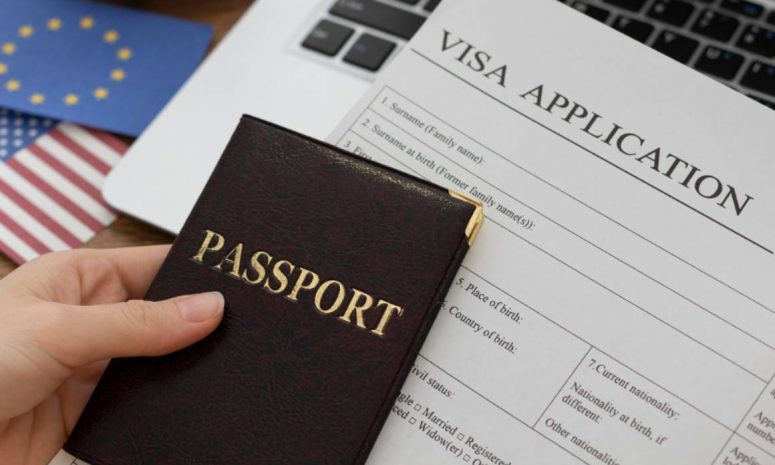 Amplían restricciones de visas por turismo de nacimiento