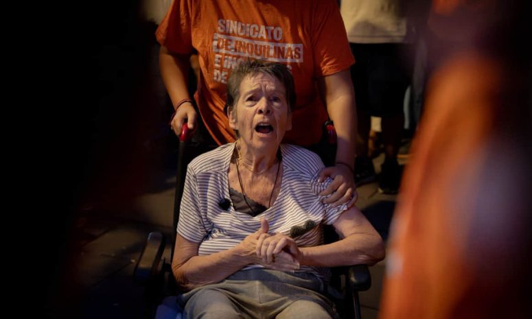 Acuerdan el retorno de anciana a su vivienda tras desalojo en Madrid