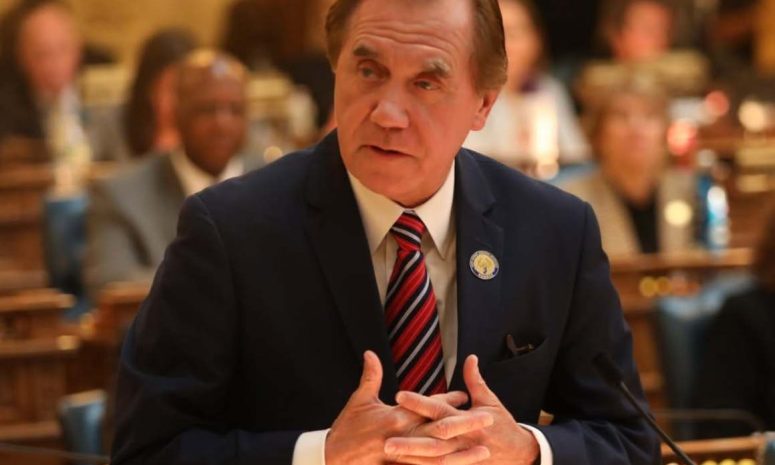Respalda Asamblea de NJ renuncia de Caldwell tras investigación oficial