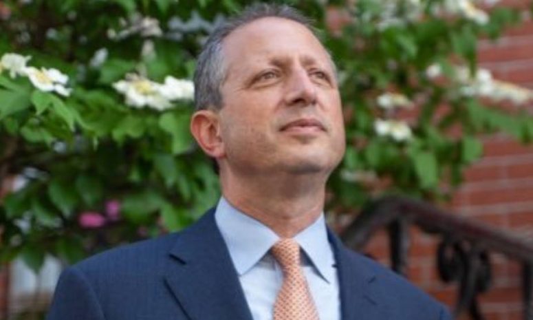 Detienen y liberan a Brad Lander durante una cosecha en Cisjordania