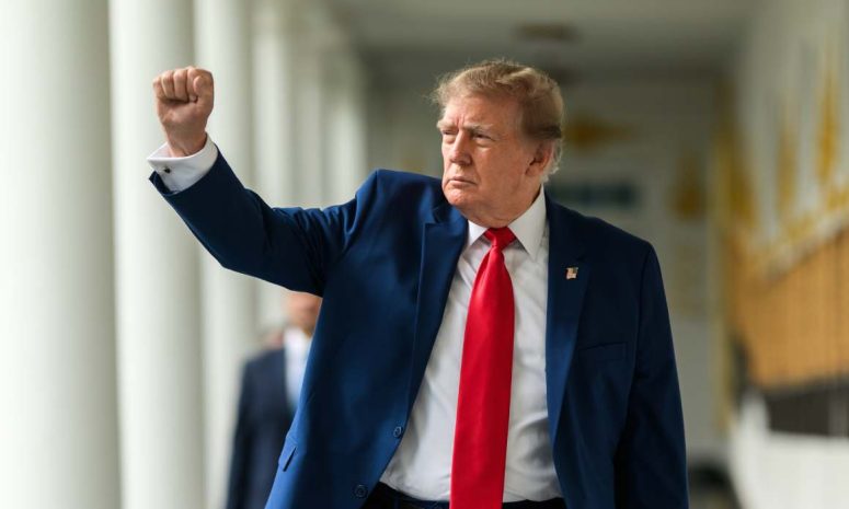 Afirma Trump que Zelenski no ayuda a resolver el conflicto con Rusia