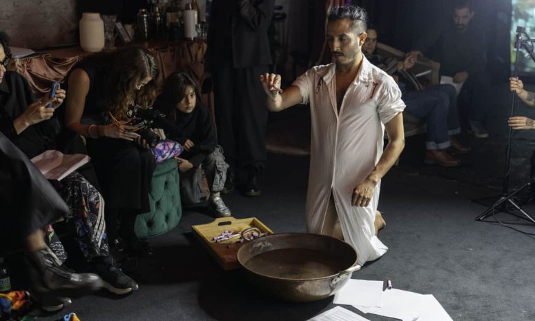 Exhibe artista mexicano Emilio Rojas obra sobre dolor migrante en NY