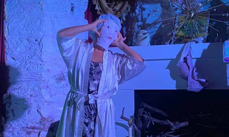 Presenta Jenny Sánchez obra sobre el envejecimiento femenino en Brooklyn