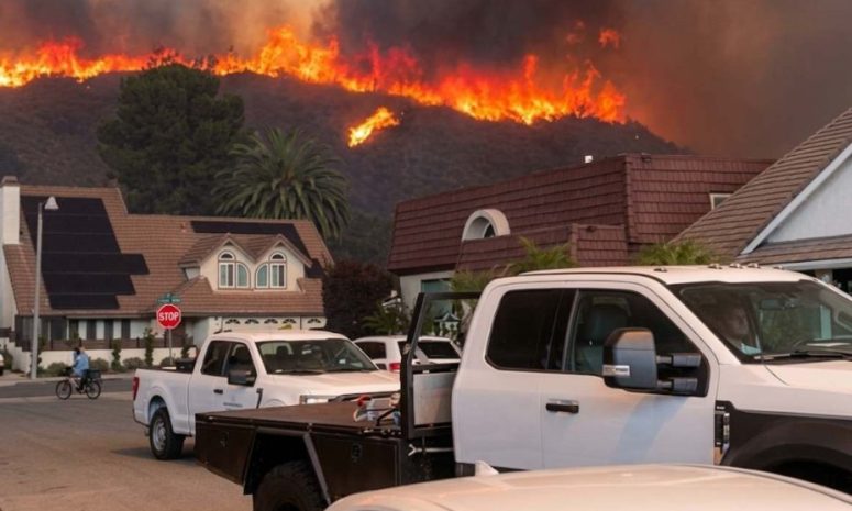 Publican videos del incendio Norte que amenaza casas en California