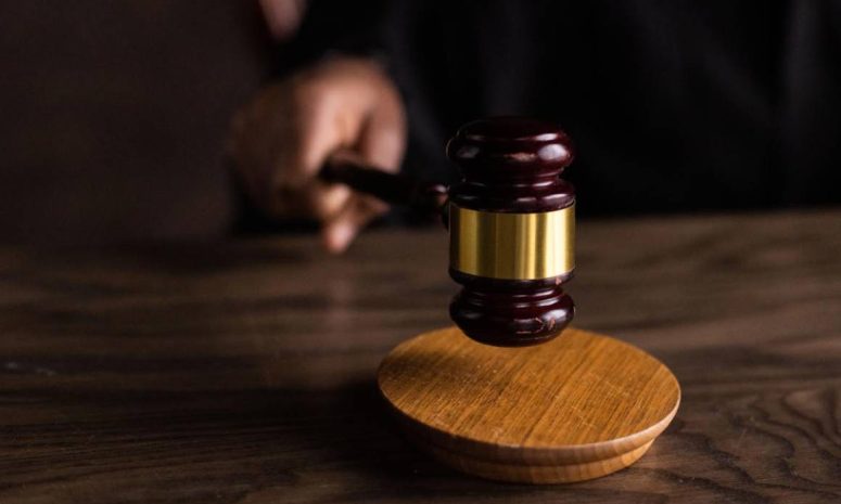 Condenan a mujer de Nueva Jersey y su esposo inmigrante por fraude