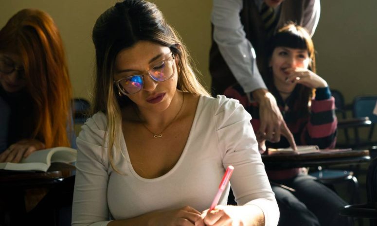 Amplía NY la universidad comunitaria gratuita para adultos